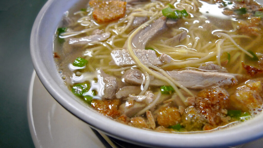 Must try in Boracay : Batchoy